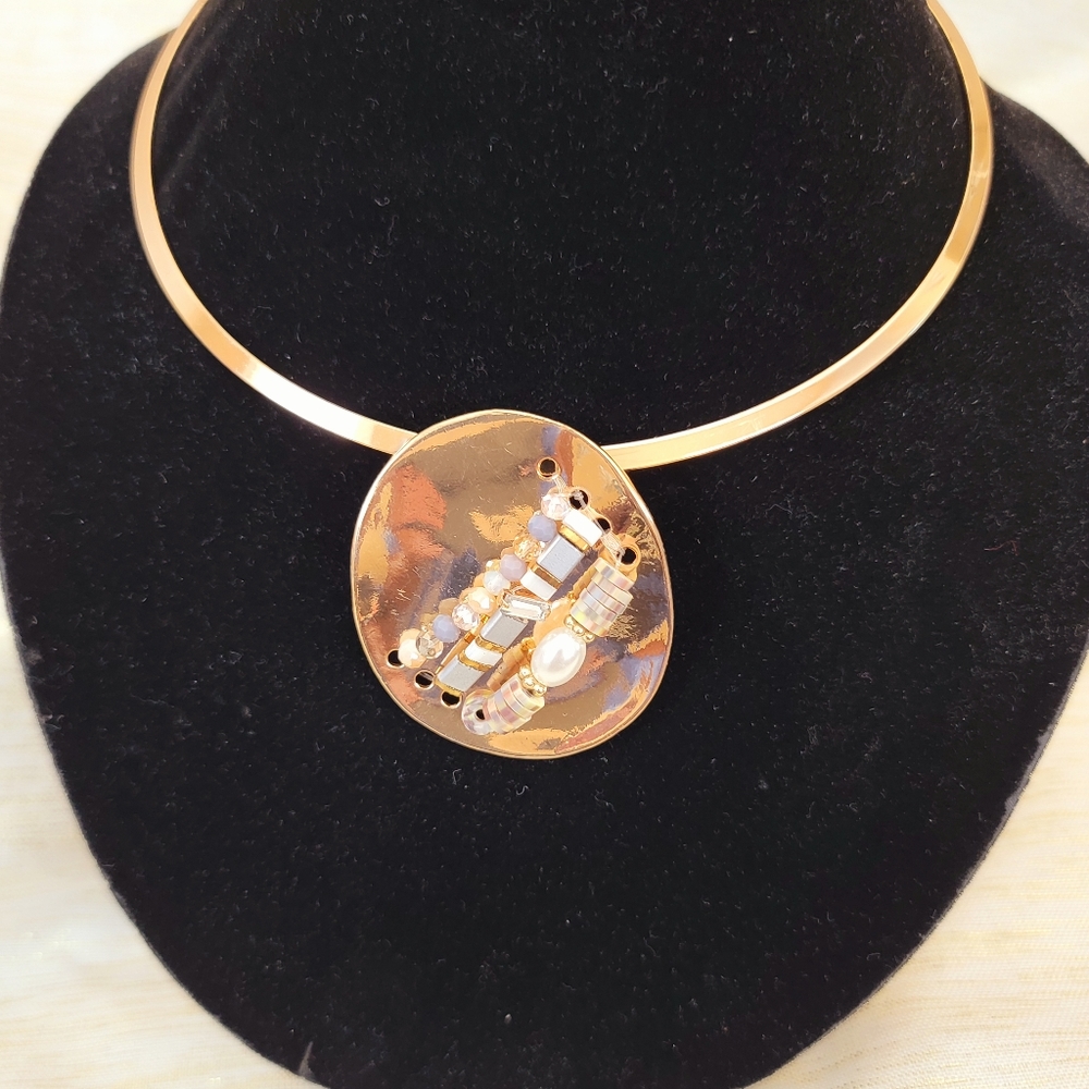 Necklace choker